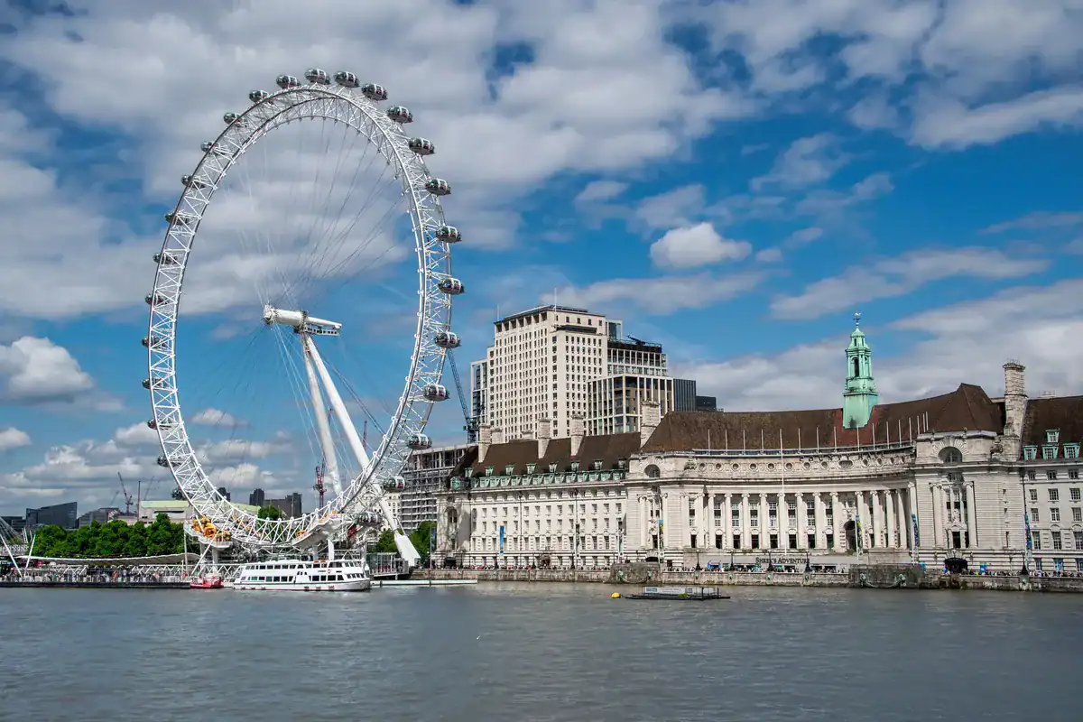 London Eye, junto ao rio Tamisa – paragem central do City Sightseeing